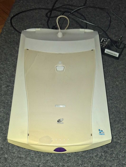 Скенер CanoScan D660u