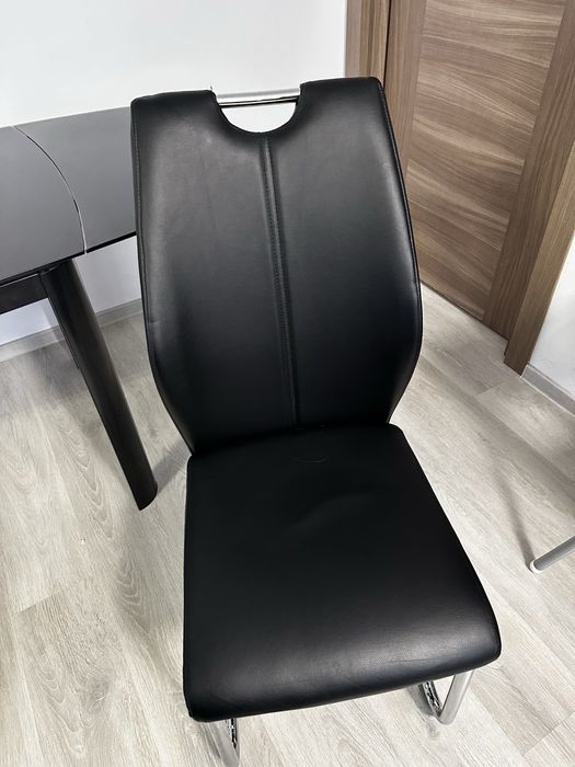 Set masă sticlă extensibilă + 2 scaune – Modernă, elegantă