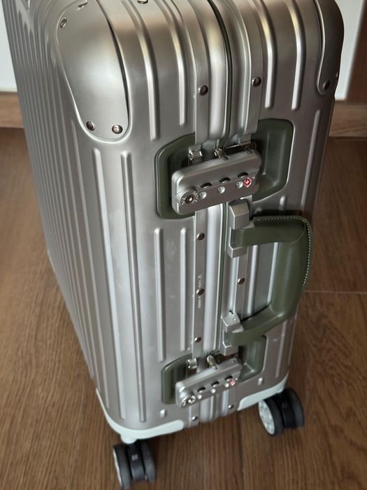 Geamantan Rimowa mâner din Piele Naturala