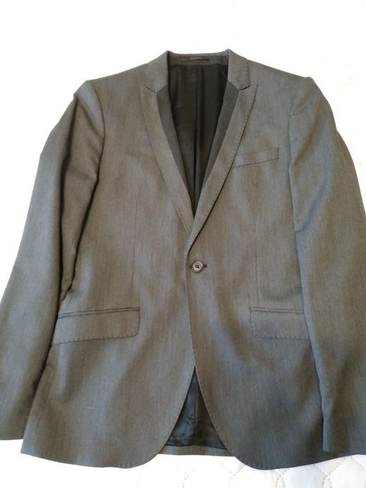 Продам мужские костюмы