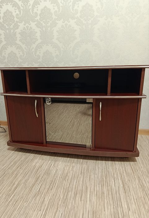 Продам тумбу под телевизор