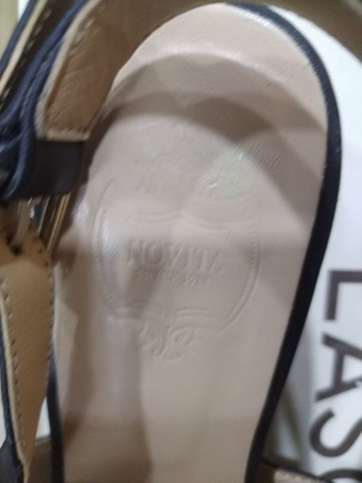 Дамски сандали с камъчета