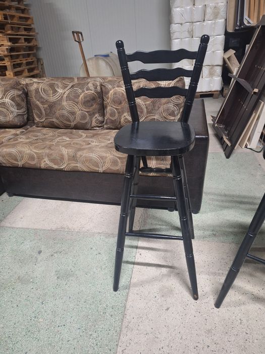 Бар стол в черен цвят