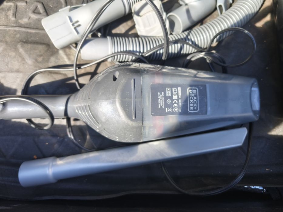 Aspirator pentru autoturism Black + Decker utilizat dar în stare buna