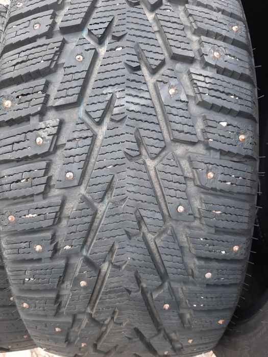 Продам шины 235/45/18  найда