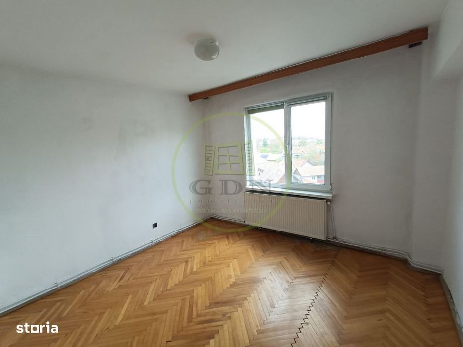 Apartament cu 4 camere de vanzare - Reghin 0 comision.