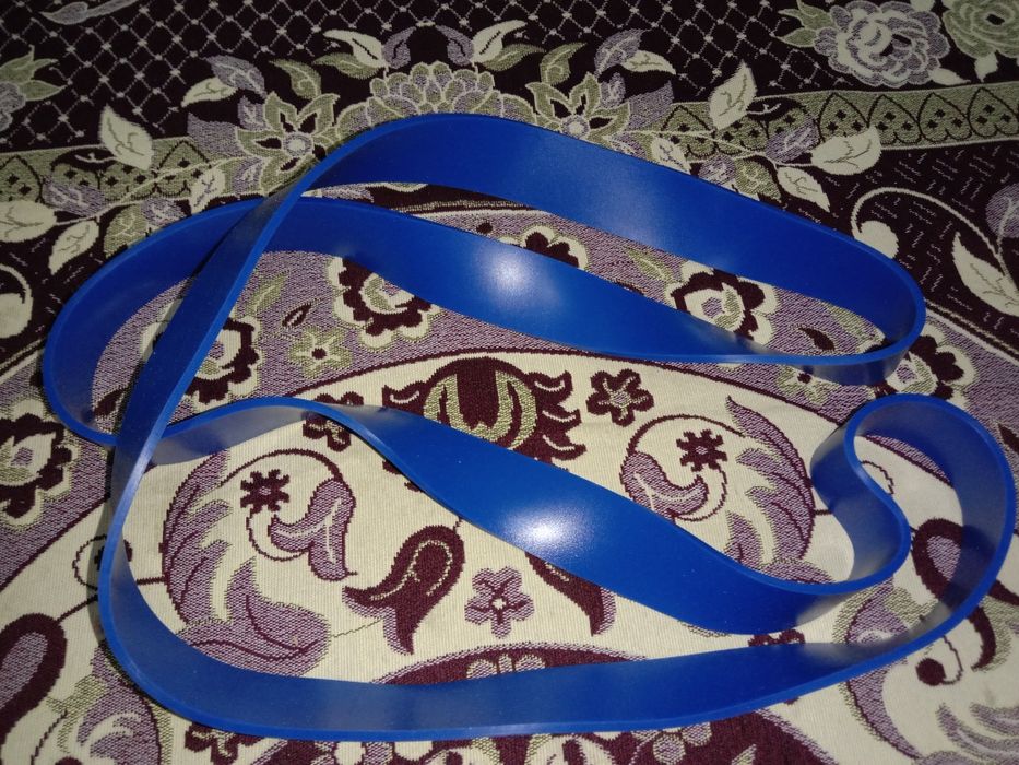 Хатшының үстелінің астындағы жасырын камераның онлайн порно видеосын қараңыз