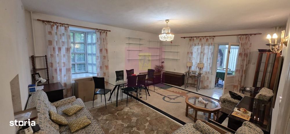 Vila de vanzare cu 6 camere si teren de 5116 mp in Cornu, Prahova