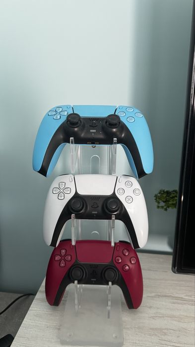 Playstation 5 с три контролера