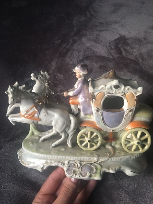 Фарфоровая статуэтка.Карета с кучером.Германия.
