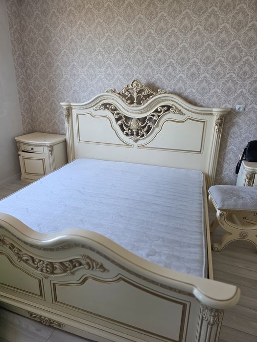 Продам спальный гарнитур