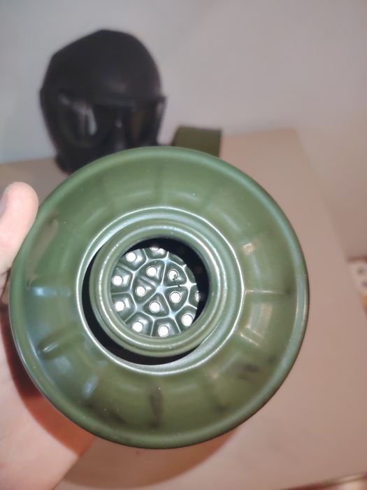 Vând masca de gaze M-74 model militar