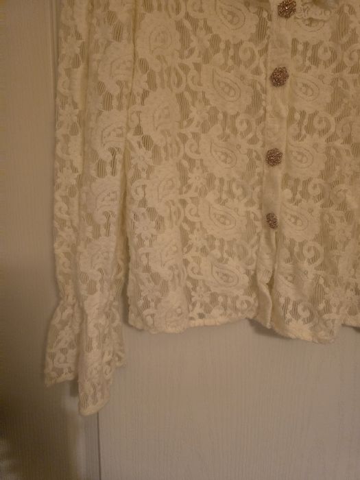 Риза  от плътна дантела