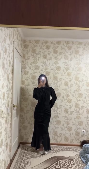 Вечернее черное платье