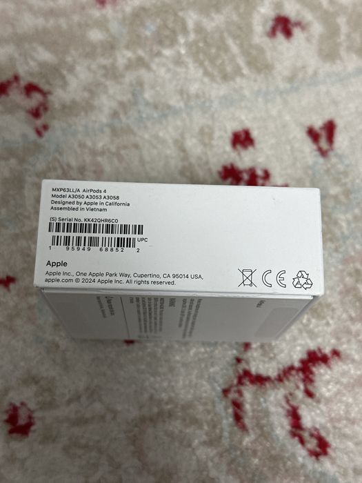 Apple AirPods 4 — оригинал, почти новые
