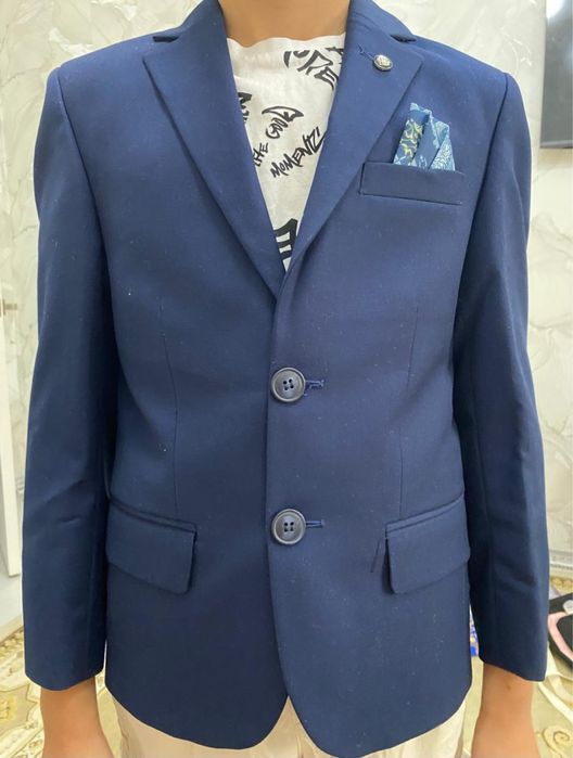 Костюм школьный.           .