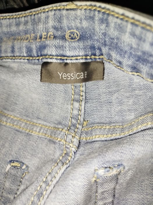 Blugi cu talie inaltă