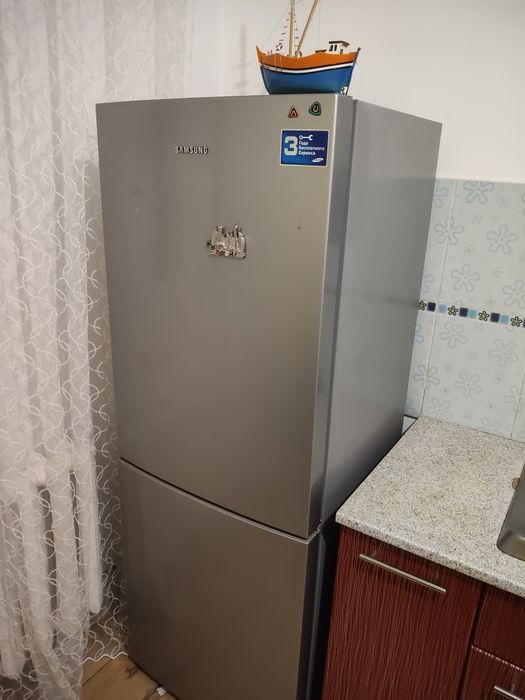 Холодильник Samsung