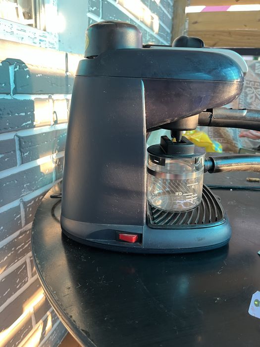 Кофеварка DeLonghi EC9, рабочая, б/у