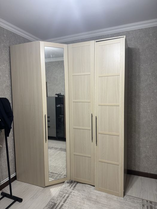 Шкаф вместительный, угловой, 3х дверной