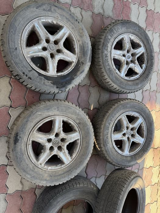 Продам диски с шинами R300