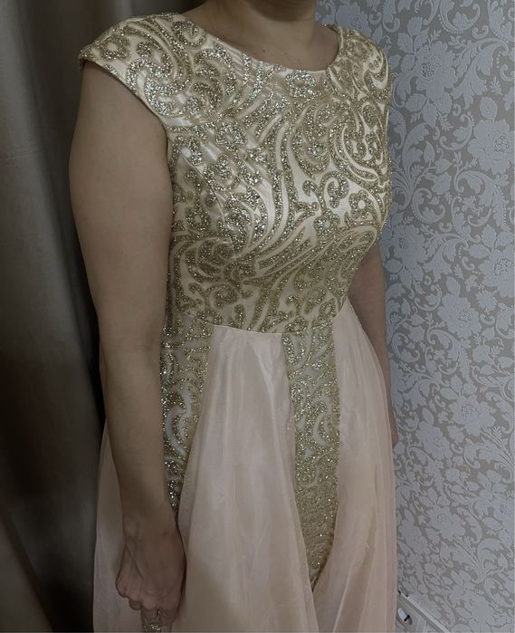 Продам платья вечерние +1 подарок