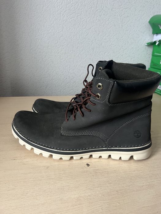 Продам ботинки новые