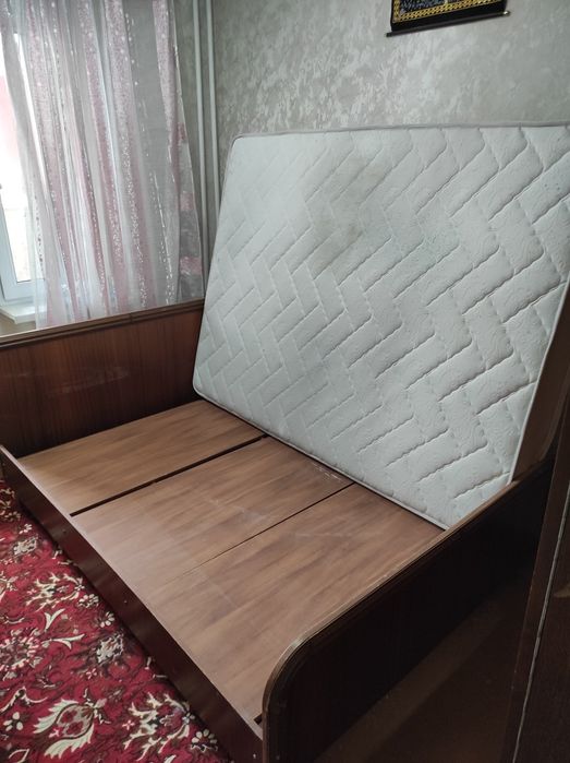 Продам кровать с матрасом