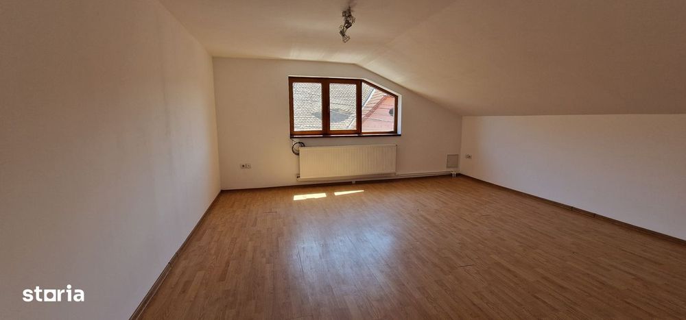 Casa 210 mp, tip duplex, 300 mp curte libera, zona Trei Stejari