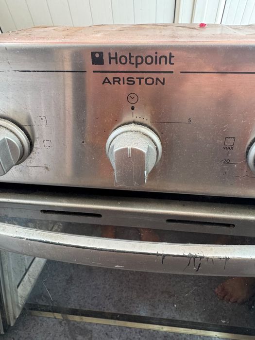 Срочно продам электродуховку Ariston