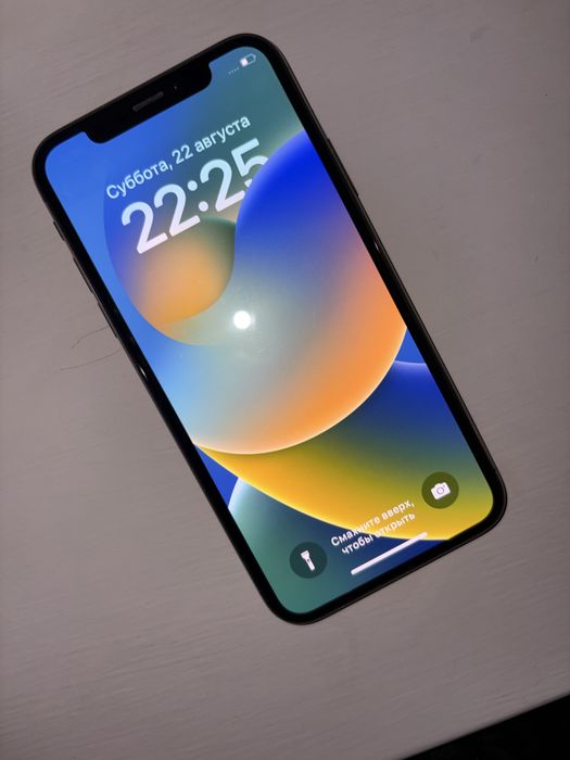 продаю iPhone X на 64 ГБ