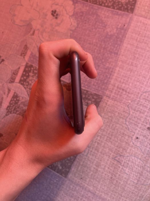 Продам айфон 11