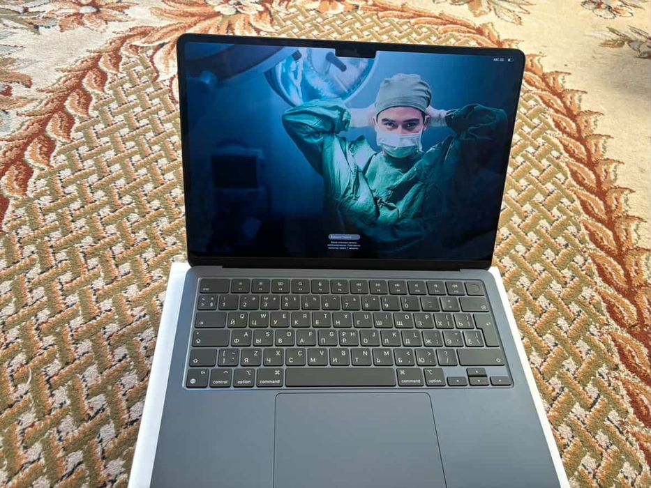 MacBook Air  снизу