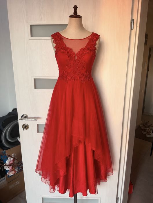 Rochie de ocazie cu trena lunga in spate si scurta in fata
