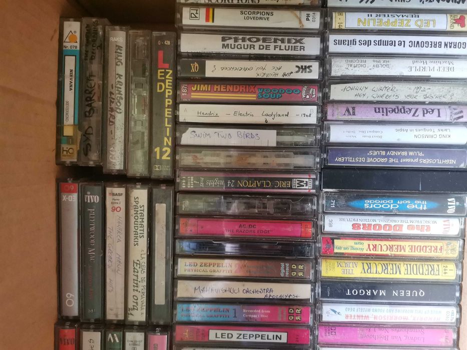 Casete vechi cu muzica rock - anii '90