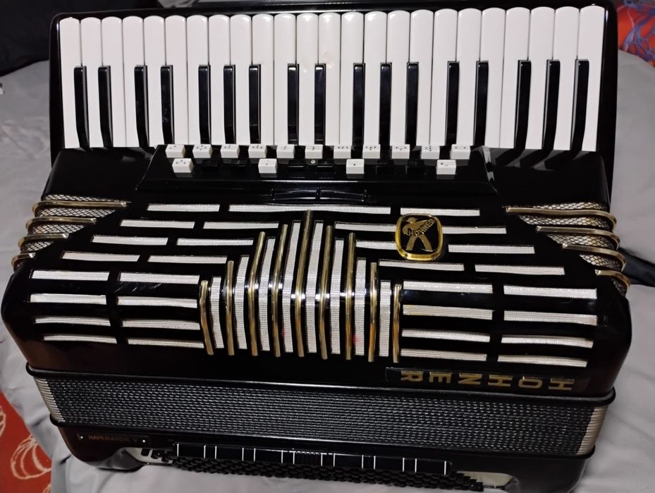 Vând Acordeon Hohner
