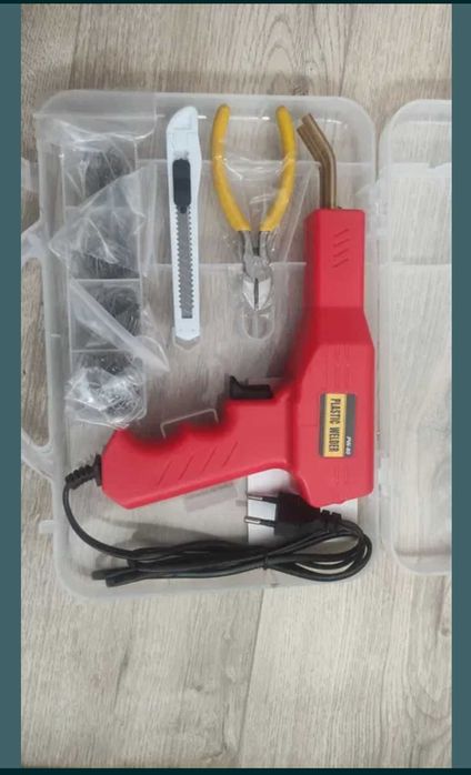 Pistol lipire plastic capse metalice, alimentare cablu sau acumulator