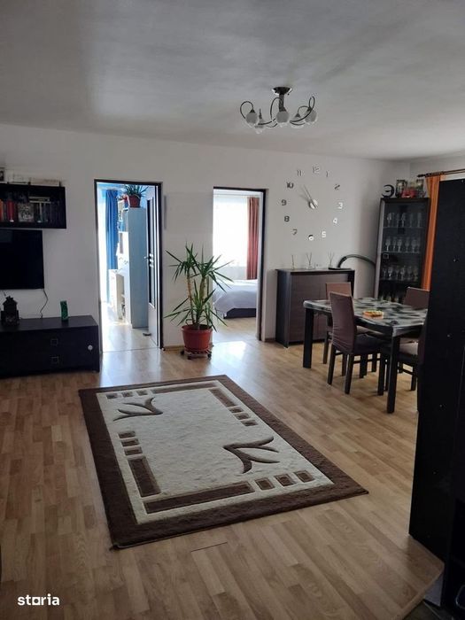 Apartament 90 mp 3 camere + living , garaj - zona Brădet