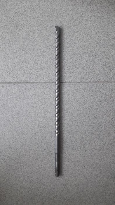 бур на перфоратор Диаметр 14 , длинна 35 см
И с казной не спбур на пер