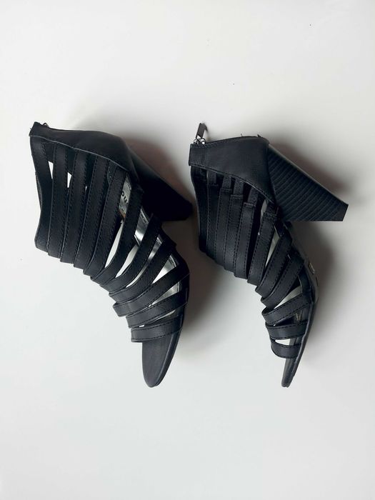 Sandale gladiator negre Dollhouse marimea 37 NOI cu eticheta toc gros