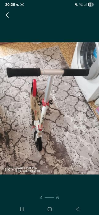 Тротинетка в бяло и червено