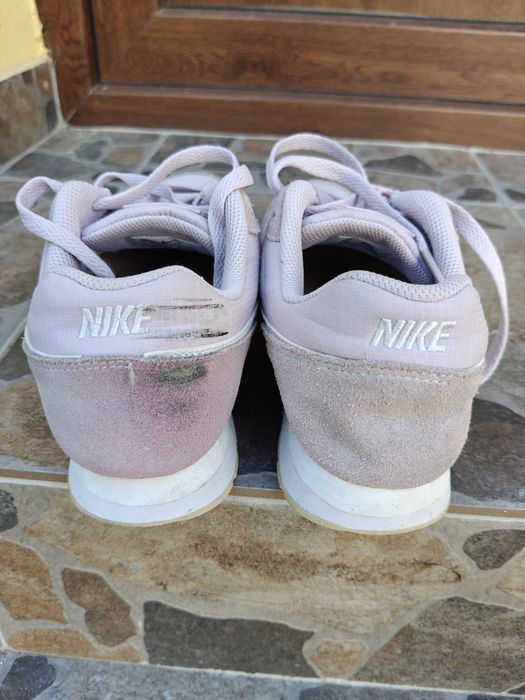 Adidași Nike în stare bună