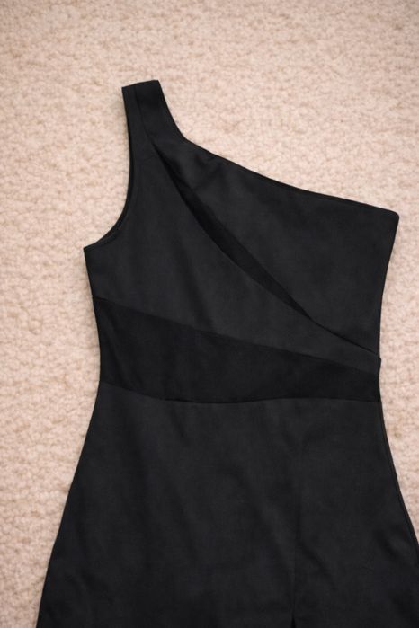 Елегантна черна рокля