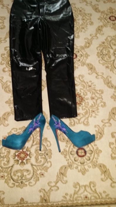 Pantaloni de piele lacuita H&M