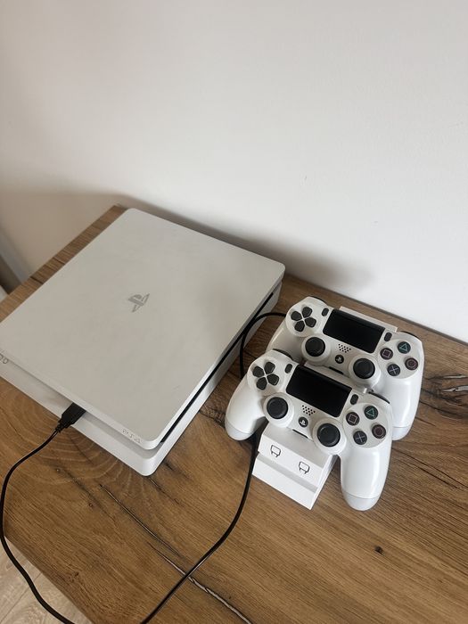 Playstation 4 slim