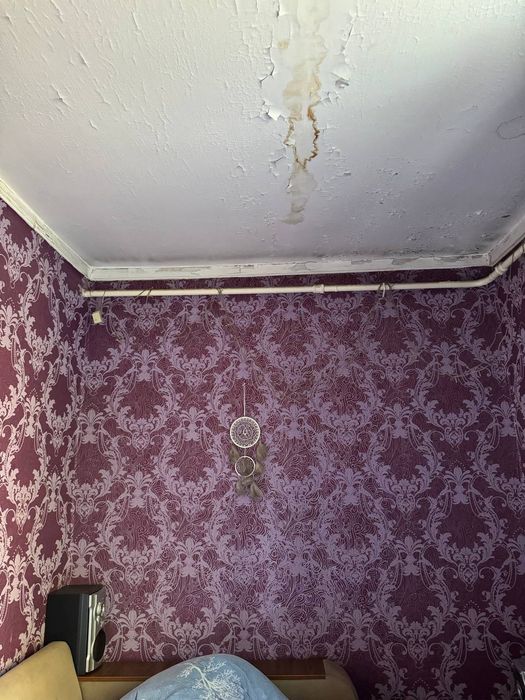 Продам Двух ком кв . Спутник -8 , первый этаж. Дерево