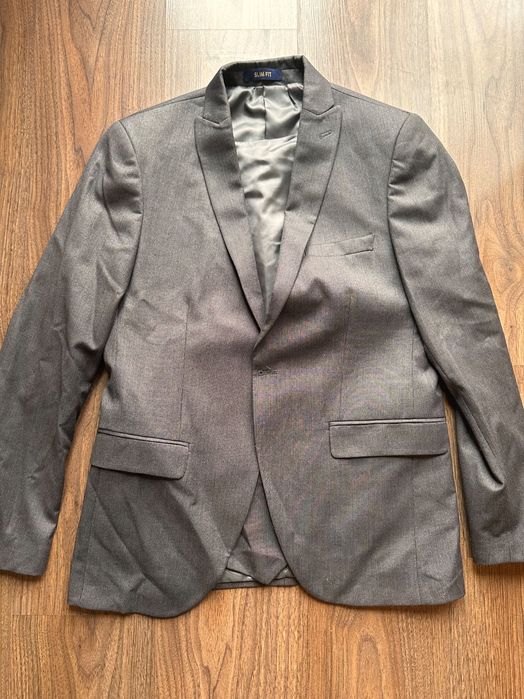 Мъжки официален костюм