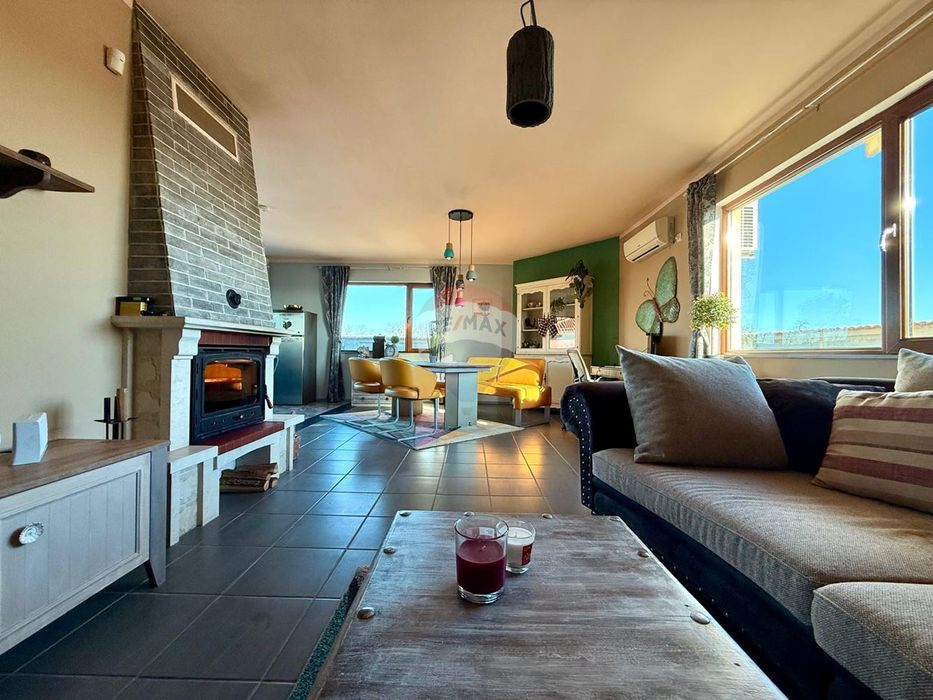 Самостоятелна къща с три спални, двор и камина за продажба, Балчик, Я