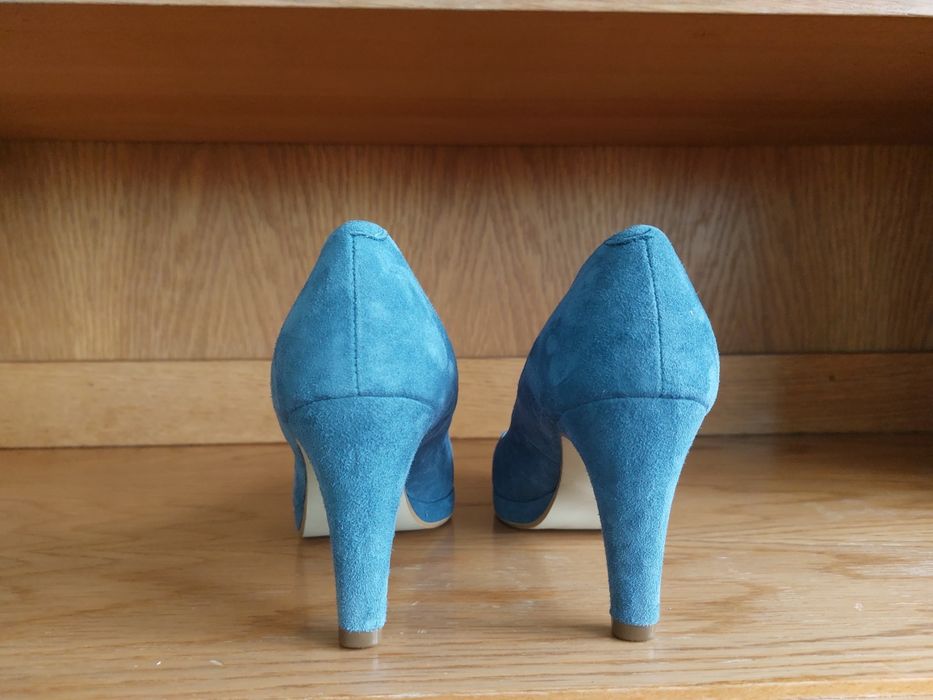 Vând pantofi albaștri