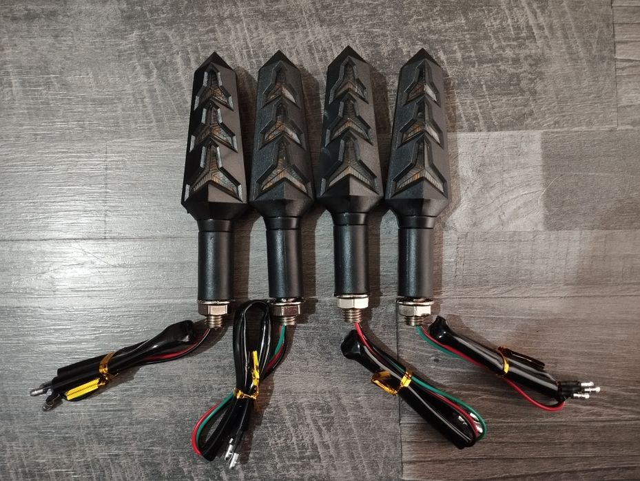 Лед мигачи за мотор-4 бр.!